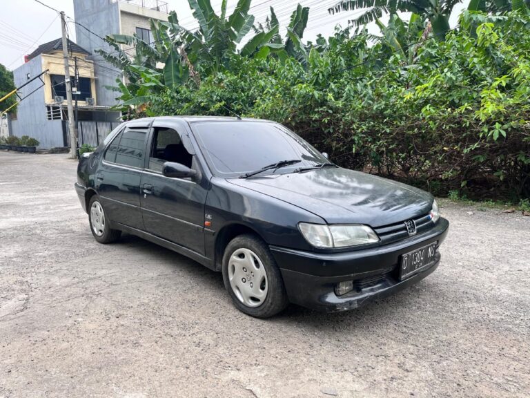 Mobil Tua